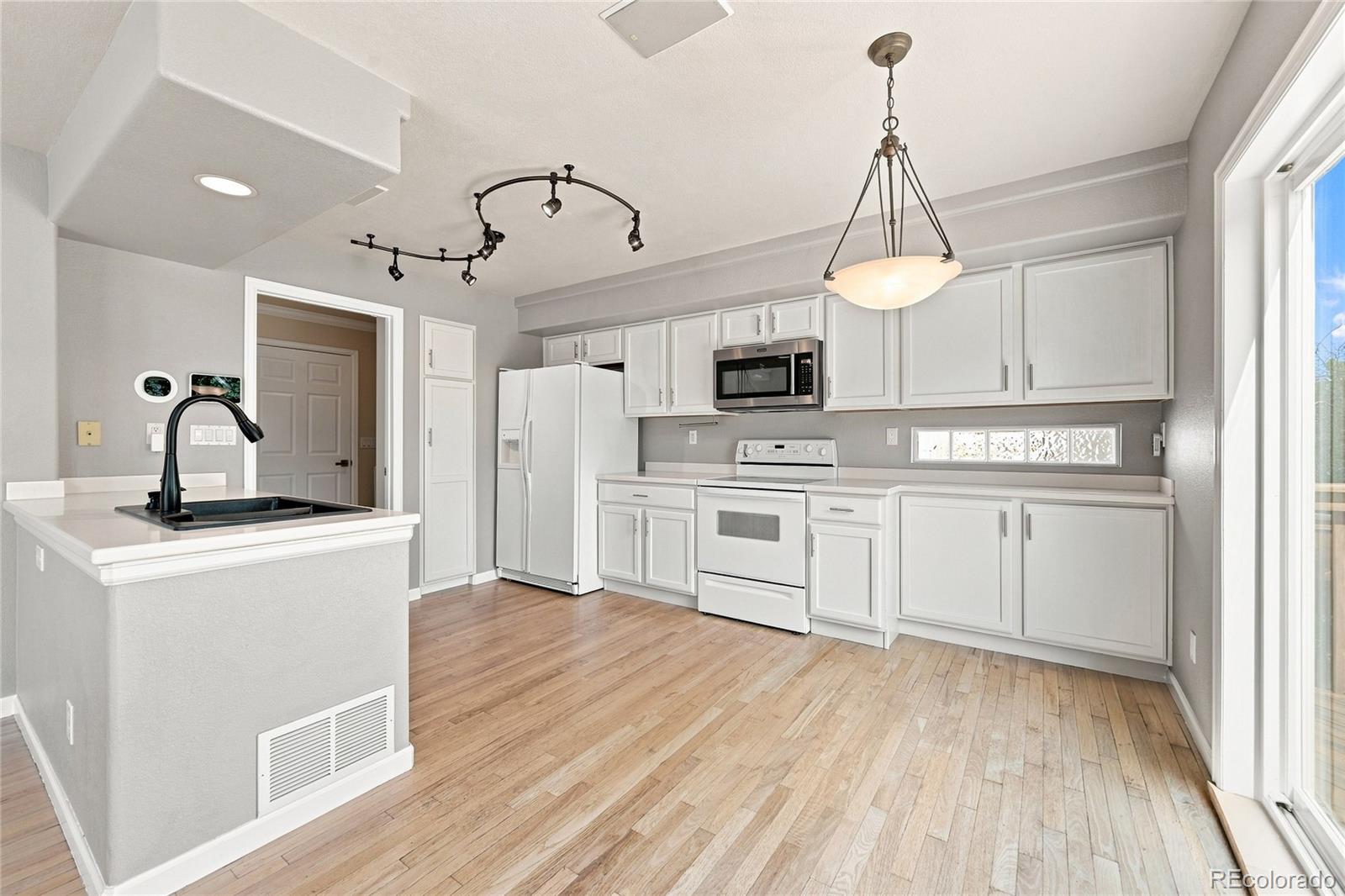 MLS Image #11 for 4486  lyndenwood point,littleton, Colorado