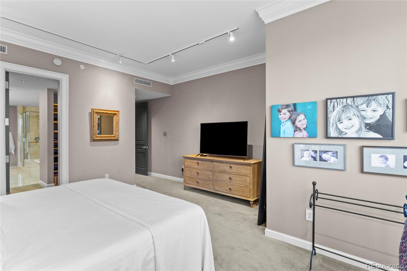 MLS Image #17 for 2400 e cherry creek south drive,denver, Colorado