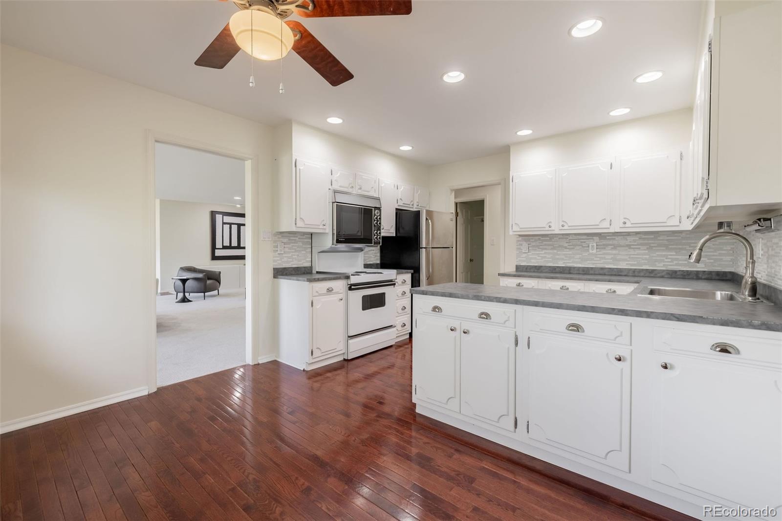 MLS Image #15 for 2205 s holly street,denver, Colorado