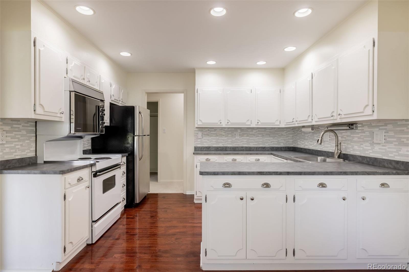MLS Image #16 for 2205 s holly street,denver, Colorado