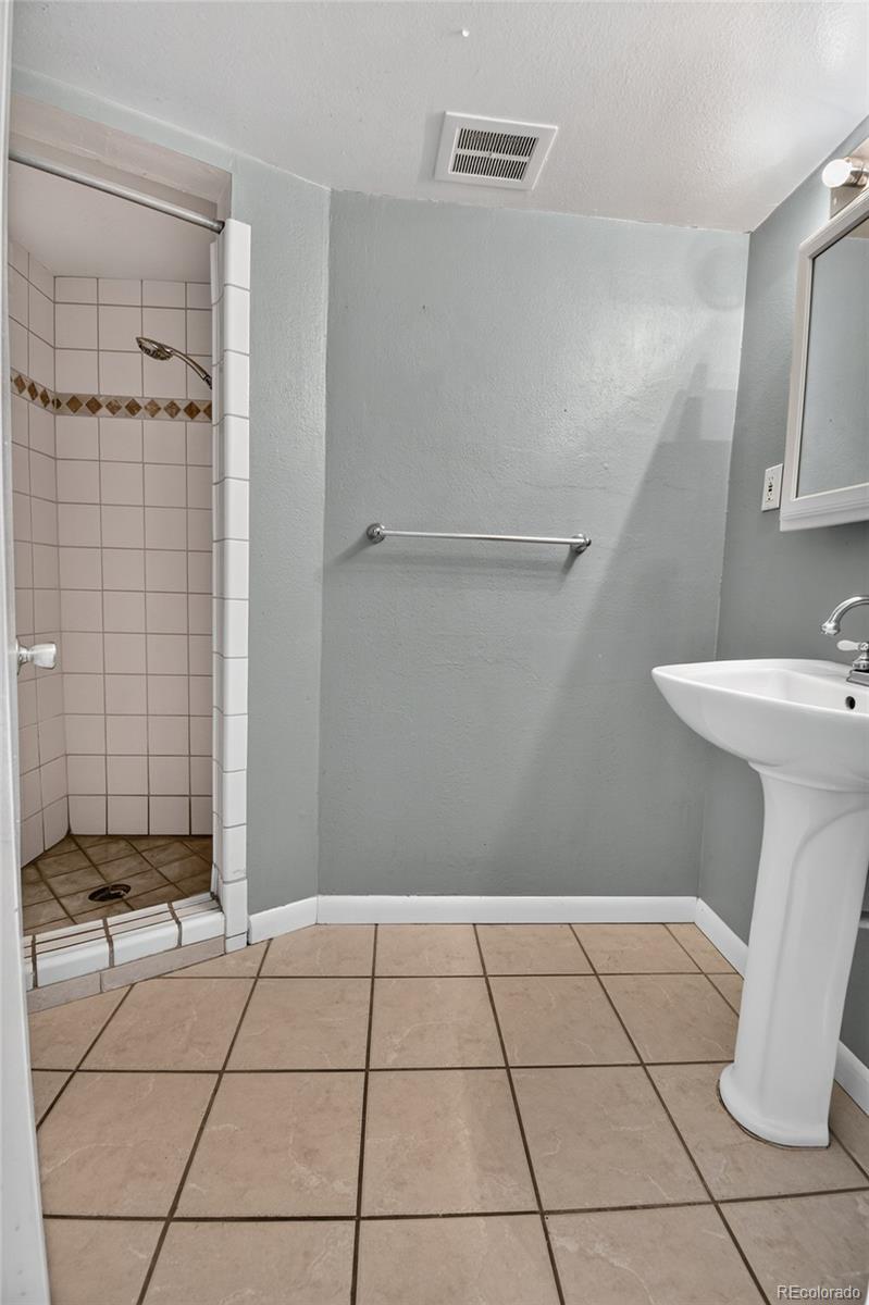 MLS Image #15 for 3309 s monaco street parkway,denver, Colorado
