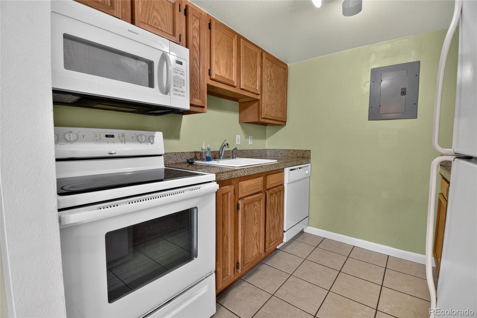 MLS Image #7 for 3309 s monaco street parkway,denver, Colorado