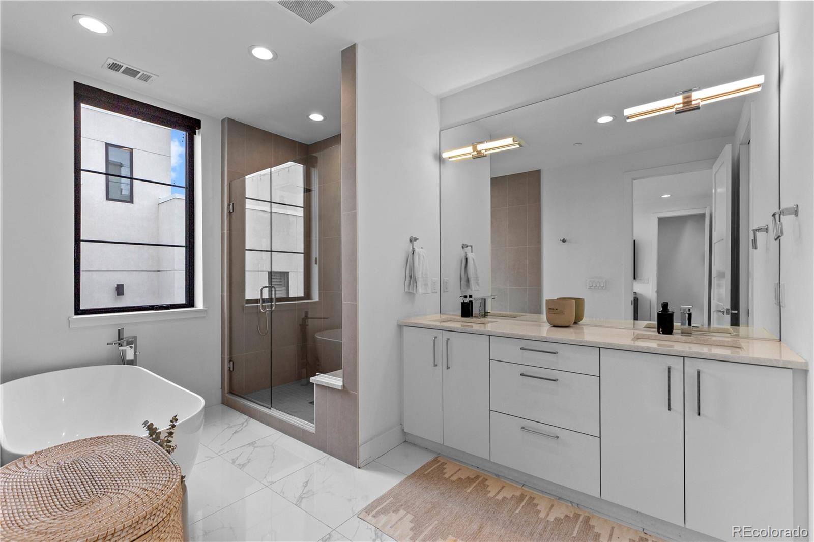 MLS Image #2 for 818  ash street,denver, Colorado