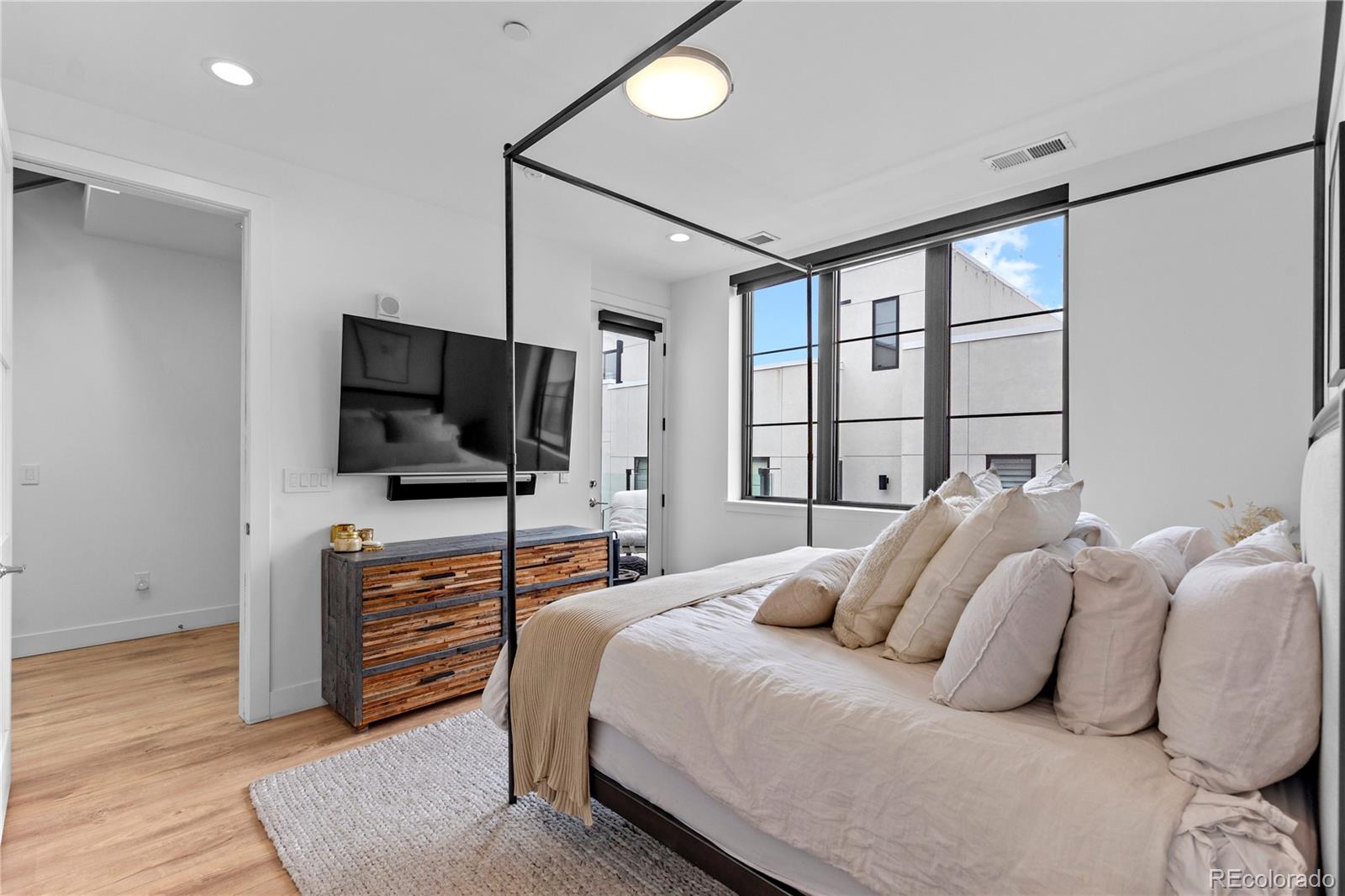 MLS Image #24 for 818  ash street,denver, Colorado