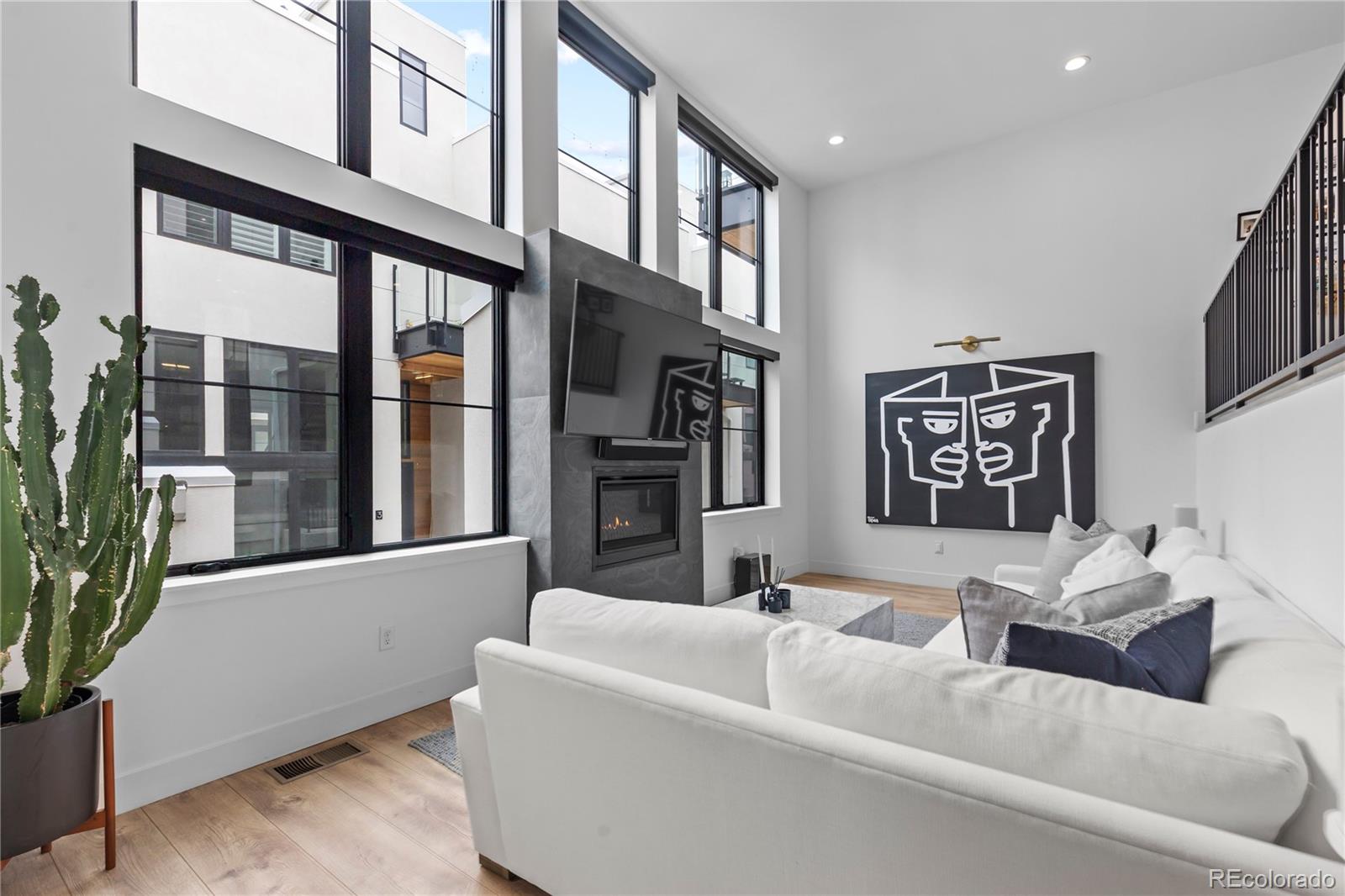 MLS Image #7 for 818  ash street,denver, Colorado