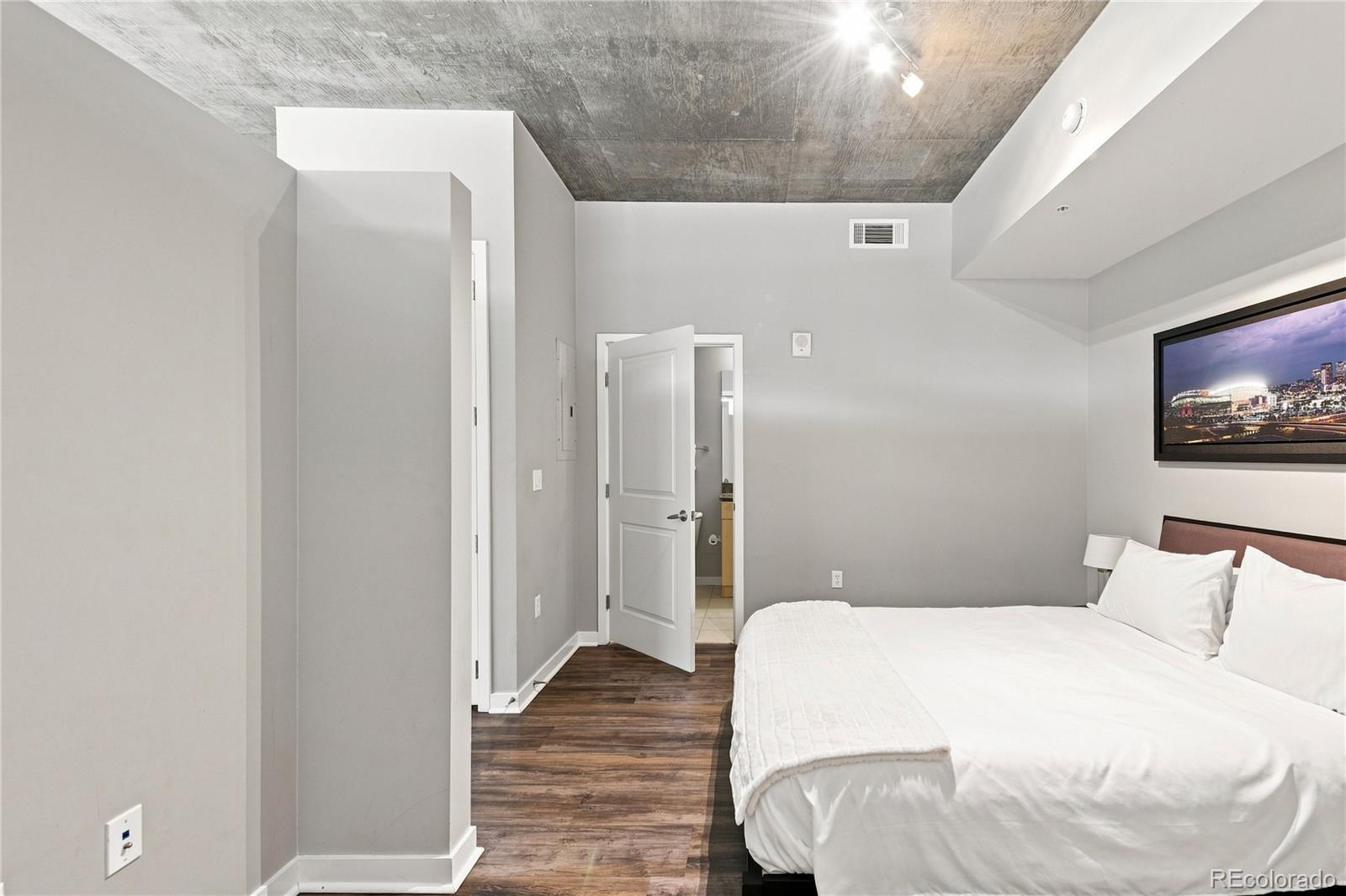 MLS Image #10 for 1700  bassett street,denver, Colorado