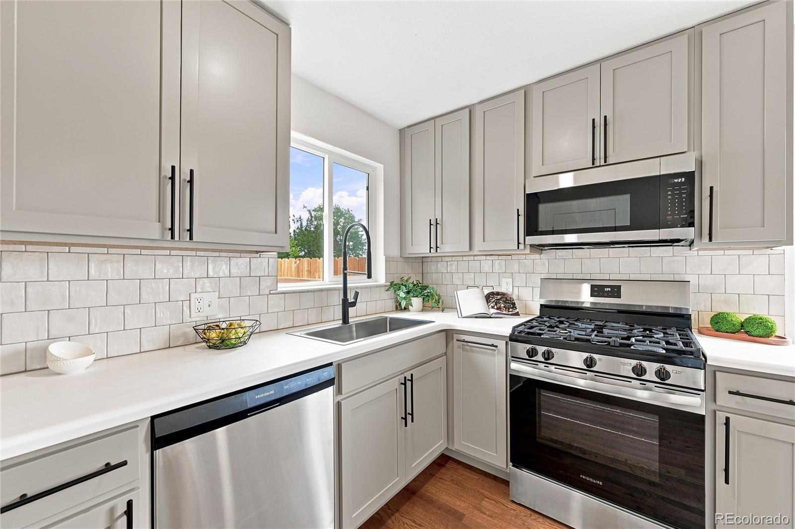 MLS Image #6 for 1735 s shoshone street,denver, Colorado