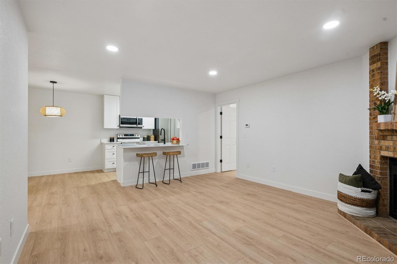 MLS Image #6 for 8015 w eastman place 101,lakewood, Colorado