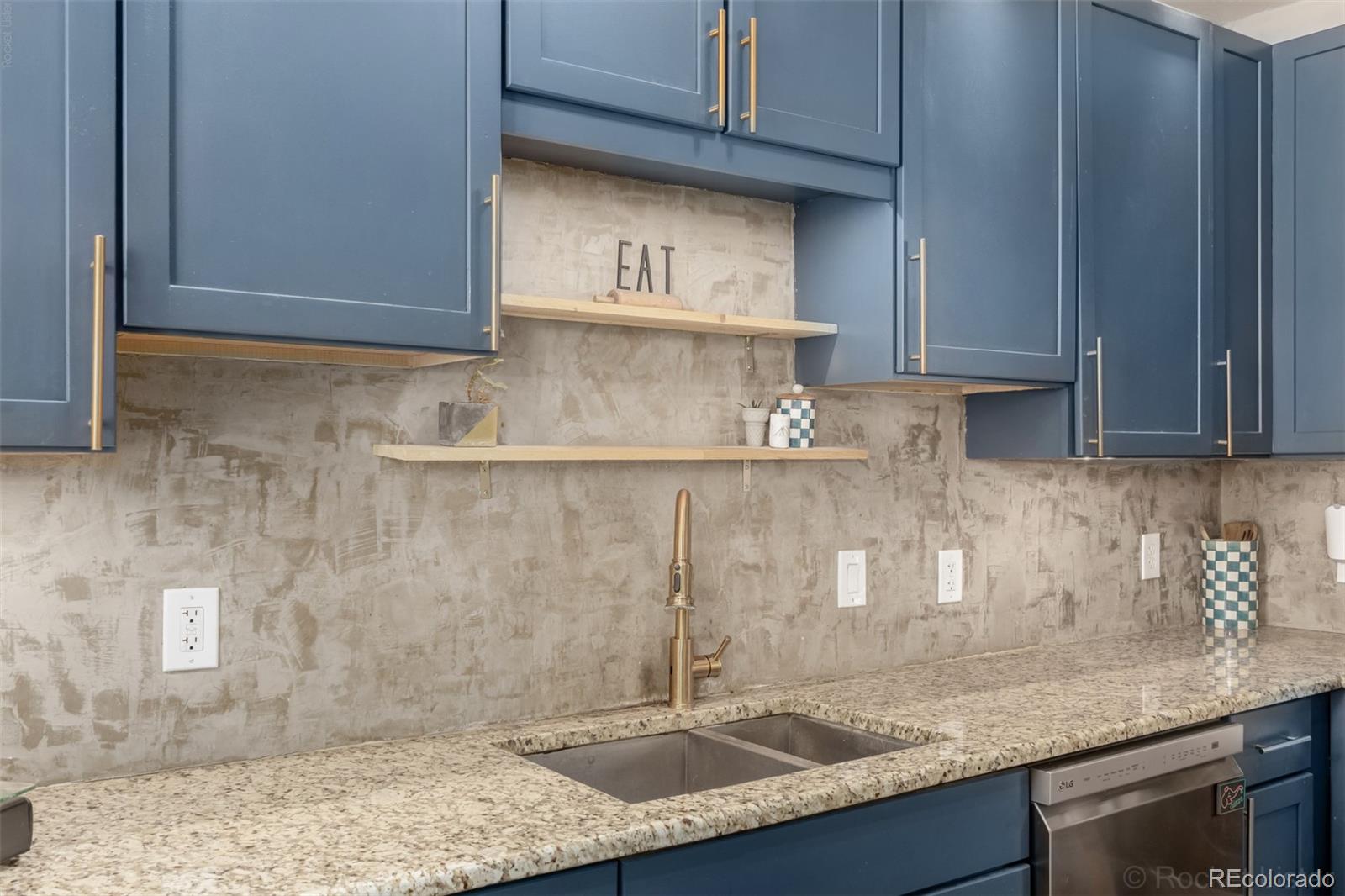 MLS Image #6 for 300 s lincoln street,denver, Colorado