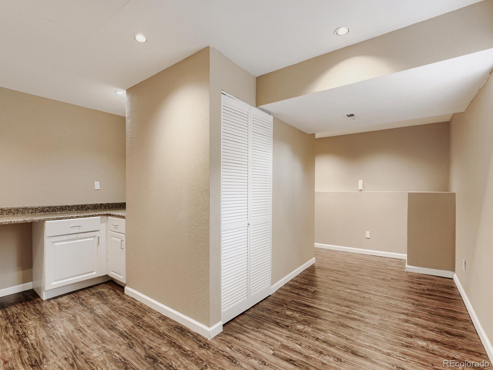 MLS Image #6 for 19899 e 41st avenue,denver, Colorado