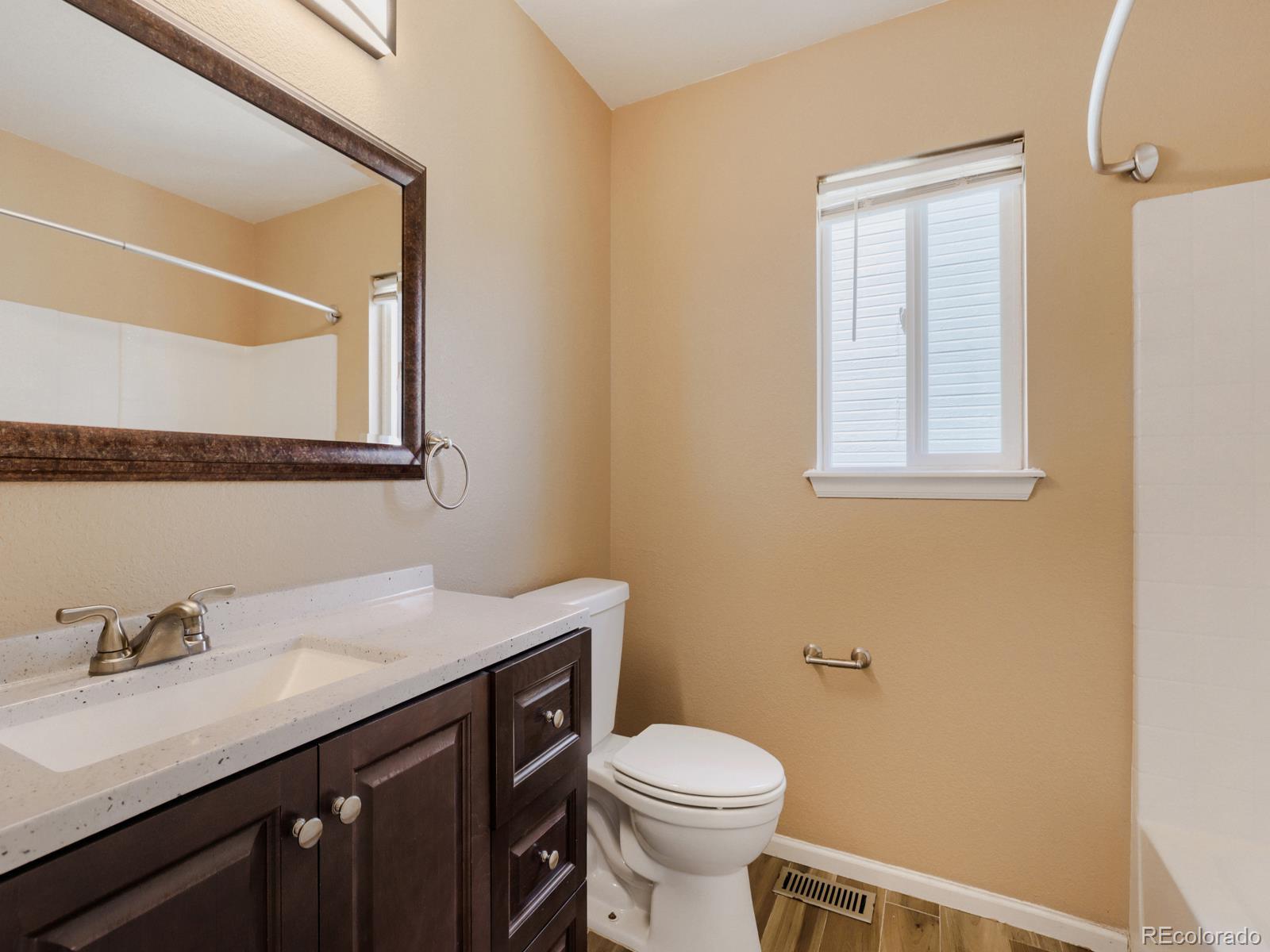 MLS Image #9 for 19899 e 41st avenue,denver, Colorado