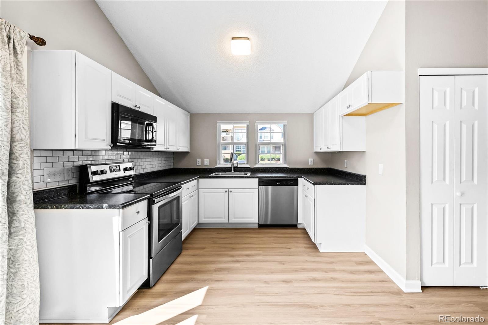 MLS Image #6 for 9638 w chatfield avenue f,littleton, Colorado