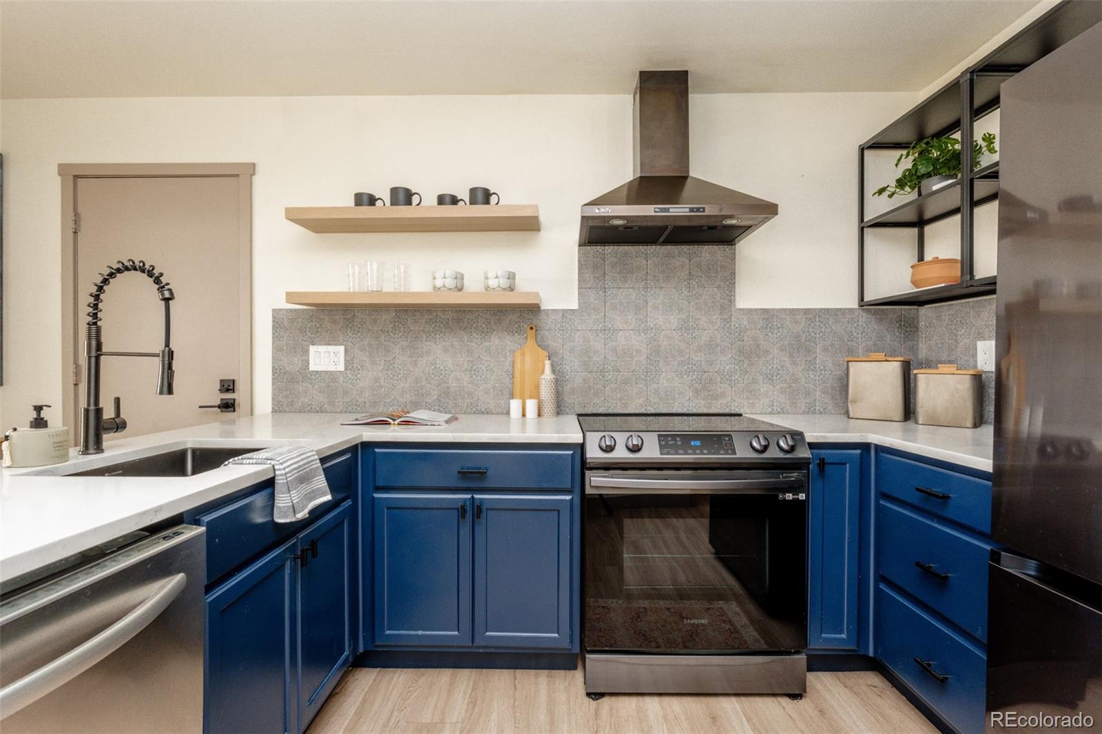 MLS Image #11 for 1410 s vaughn circle,aurora, Colorado