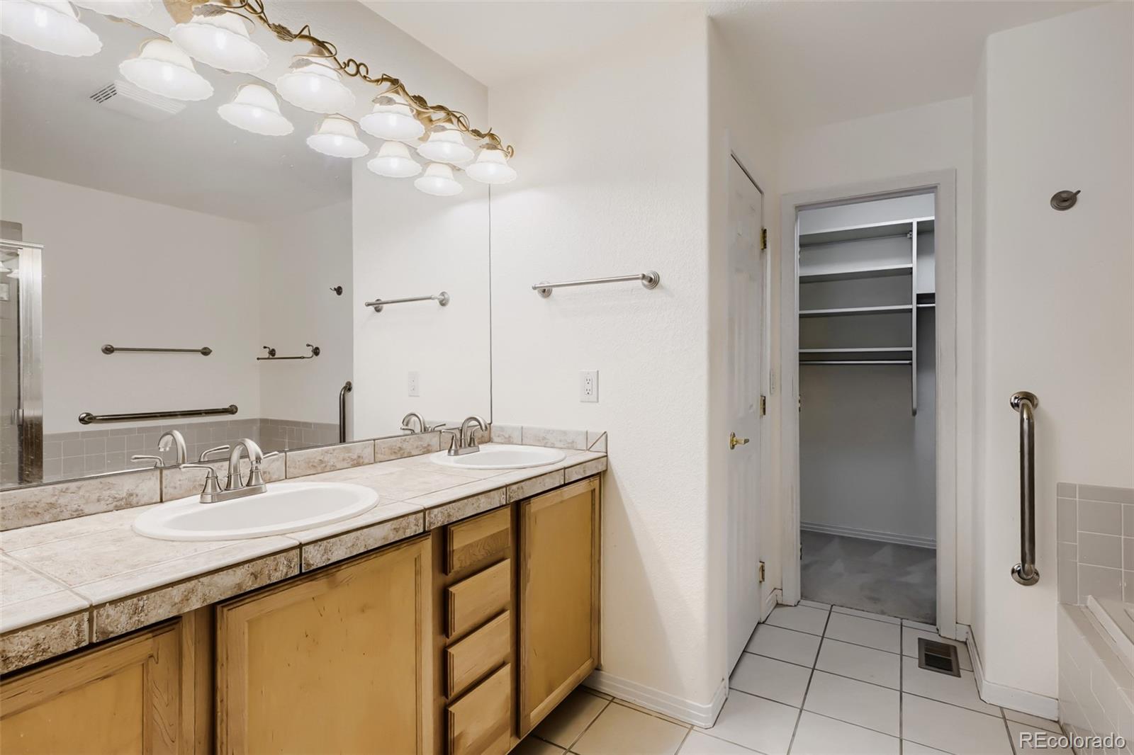 MLS Image #20 for 2436 s scranton way,aurora, Colorado