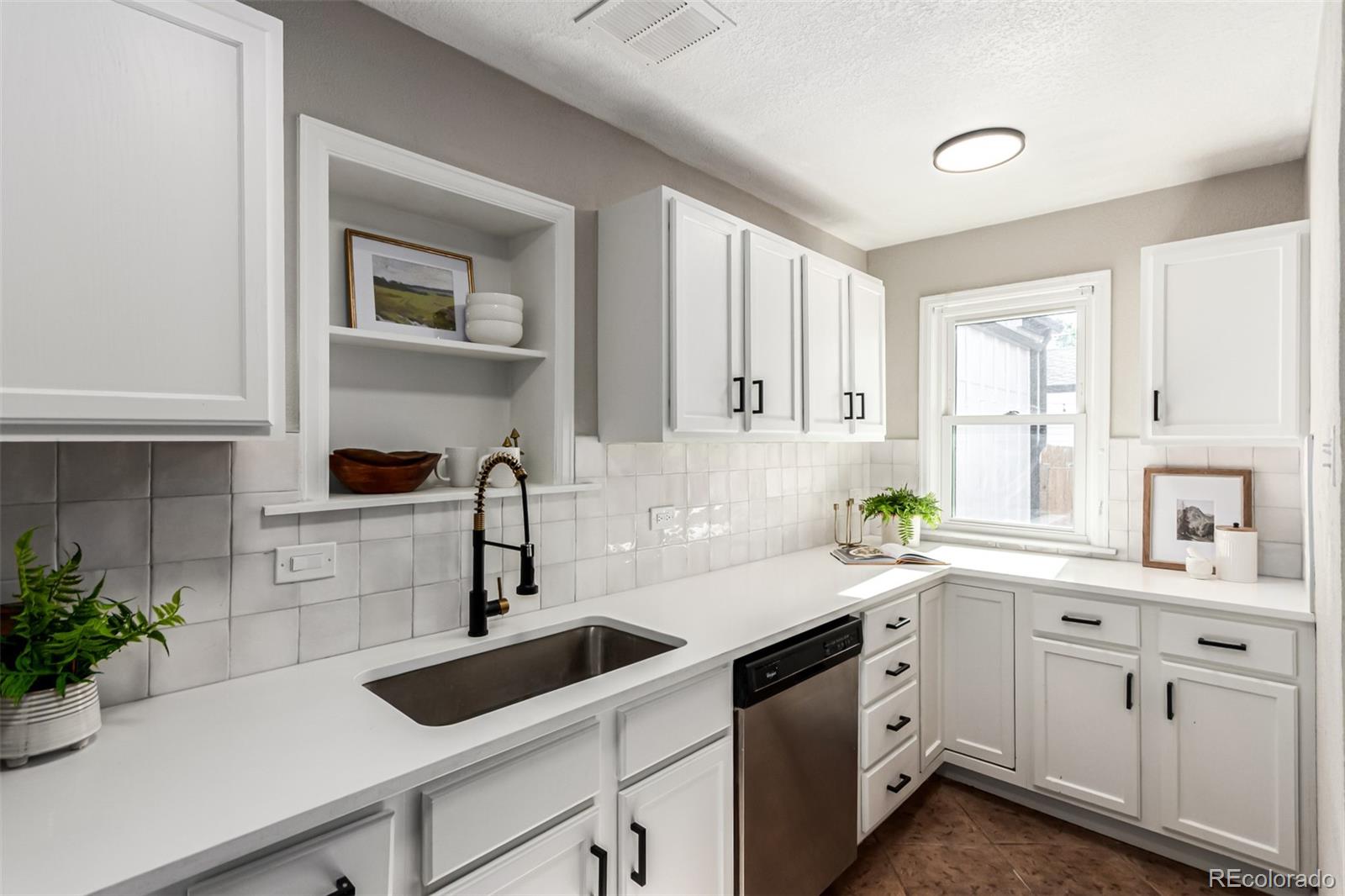 MLS Image #8 for 1463  dahlia street,denver, Colorado