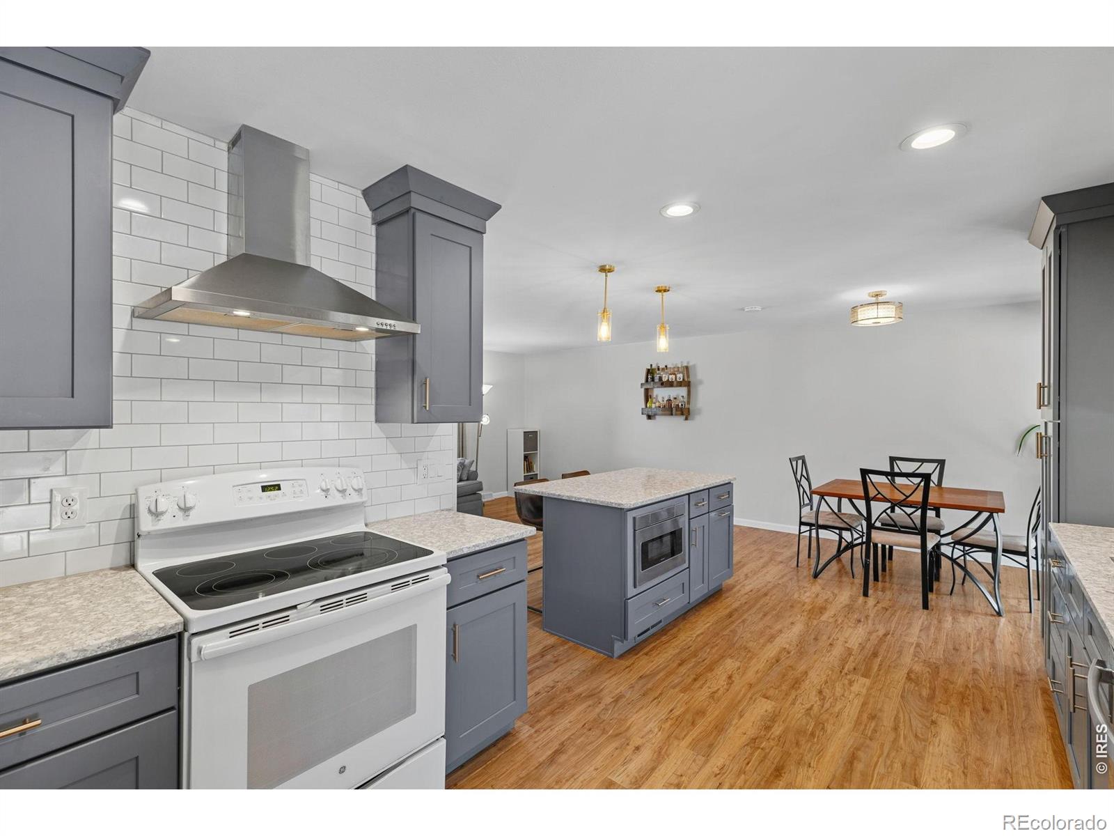 MLS Image #15 for 2965 s teller street,denver, Colorado