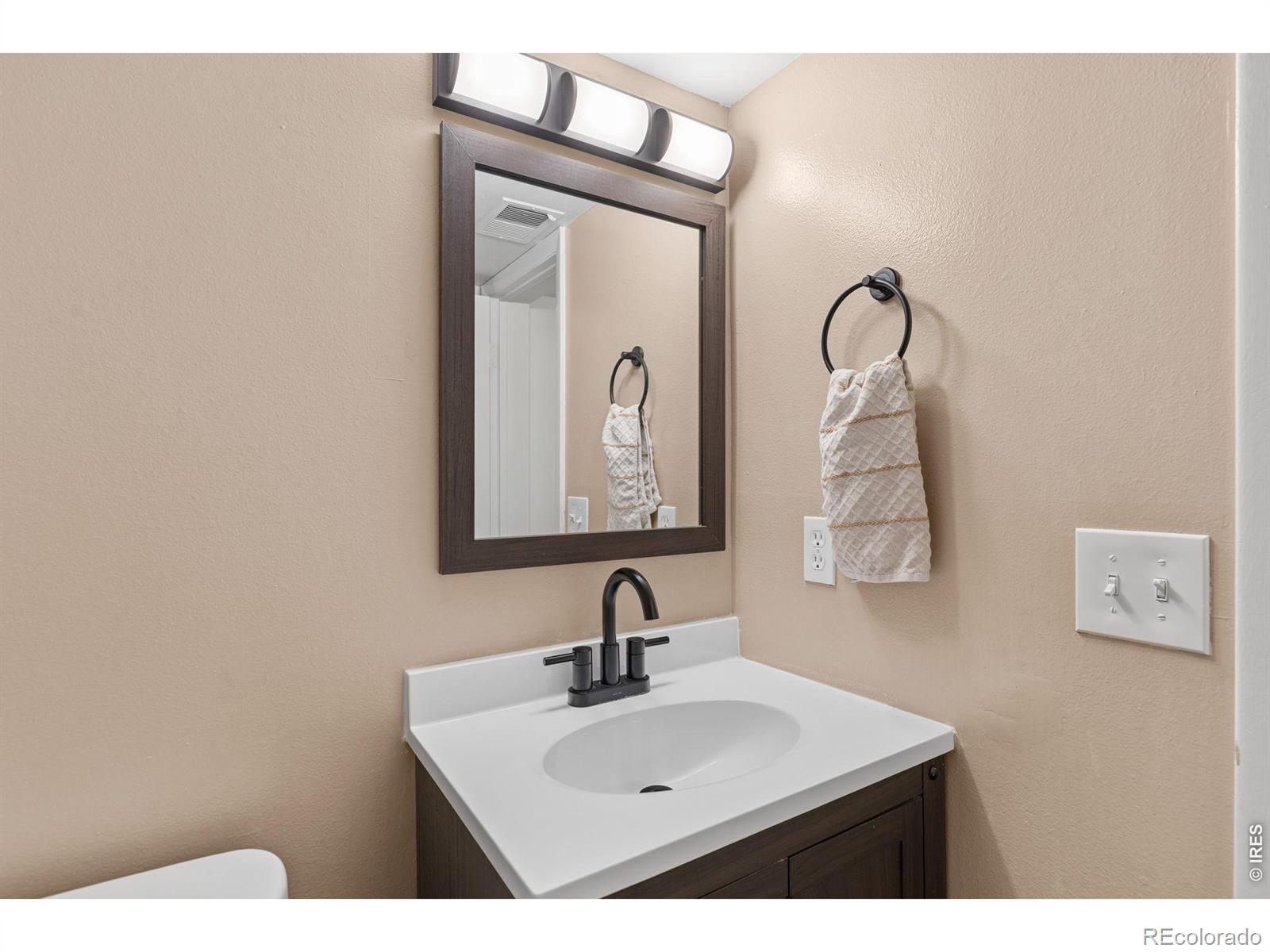 MLS Image #31 for 2965 s teller street,denver, Colorado