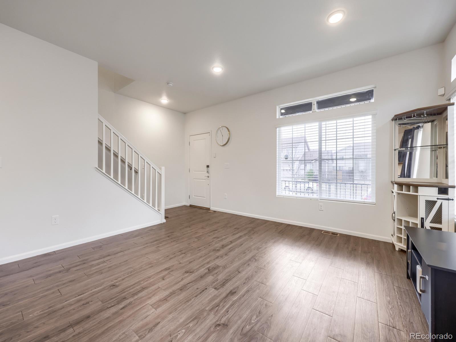MLS Image #10 for 19990 e 40th avenue,denver, Colorado