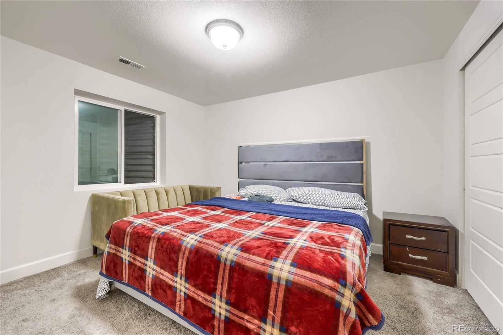 MLS Image #16 for 19990 e 40th avenue,denver, Colorado
