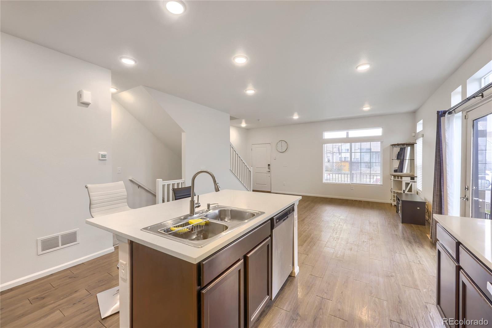 MLS Image #19 for 19990 e 40th avenue,denver, Colorado
