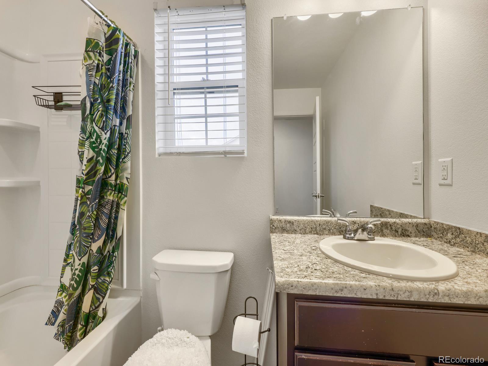 MLS Image #5 for 19990 e 40th avenue,denver, Colorado