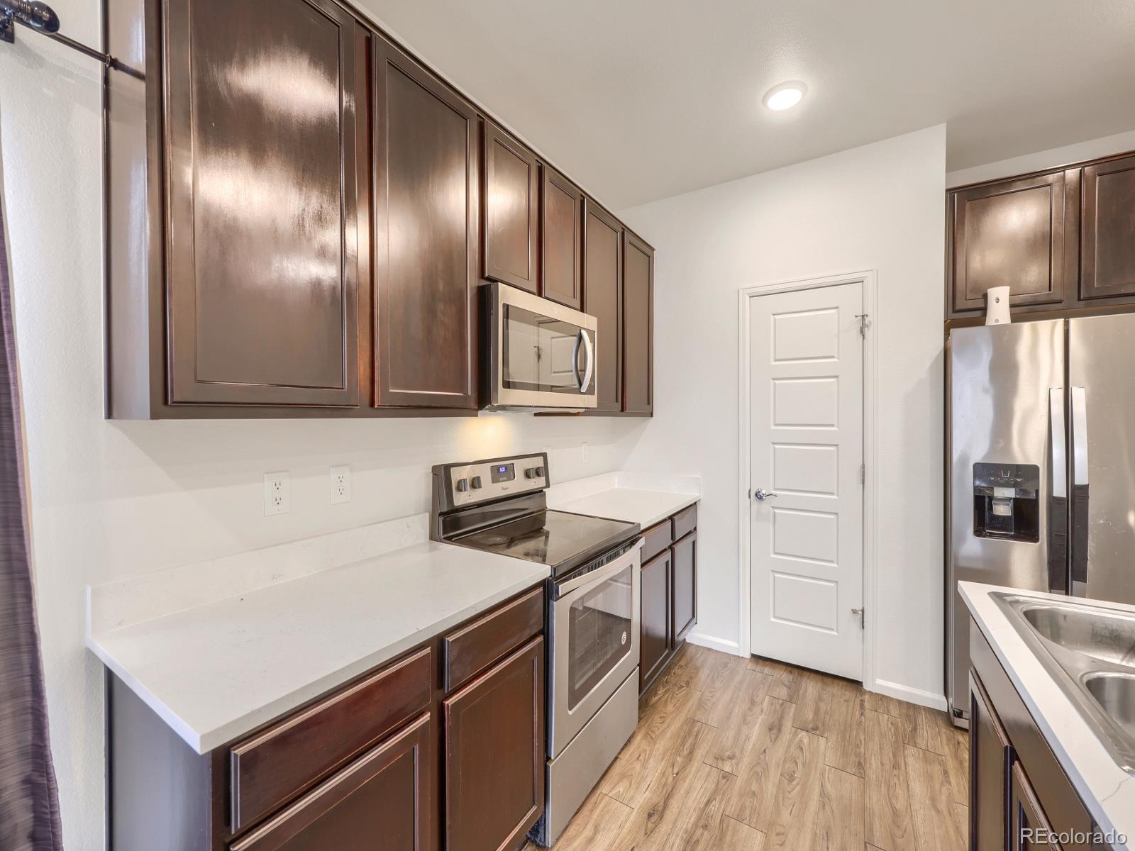 MLS Image #7 for 19990 e 40th avenue,denver, Colorado