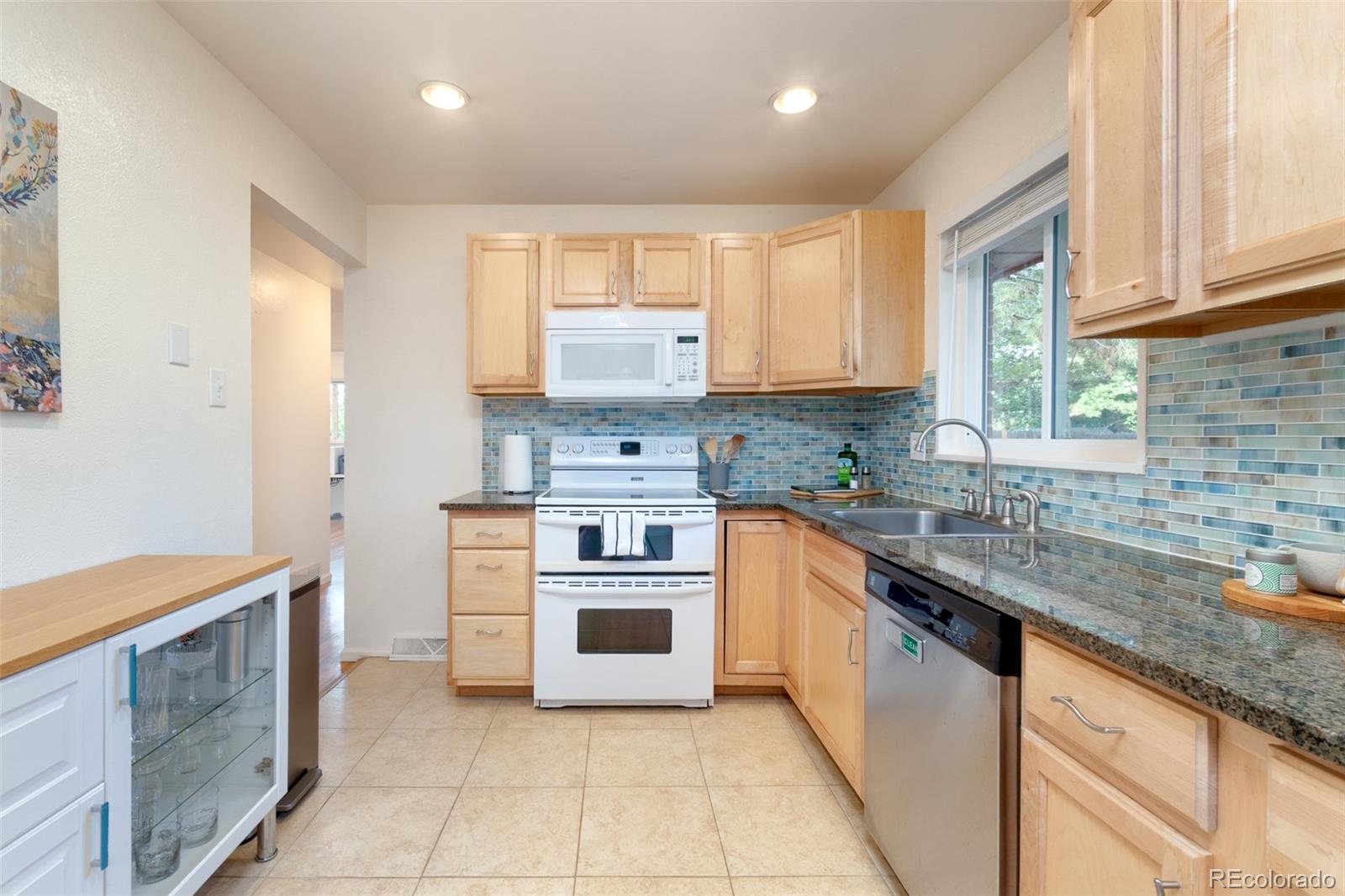 MLS Image #13 for 246  lansing street,aurora, Colorado