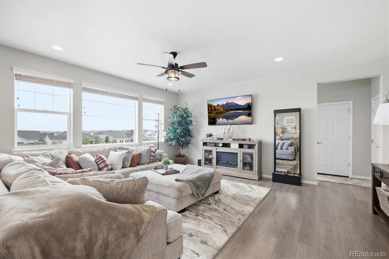MLS Image #7 for 6962 s undergrove way,aurora, Colorado