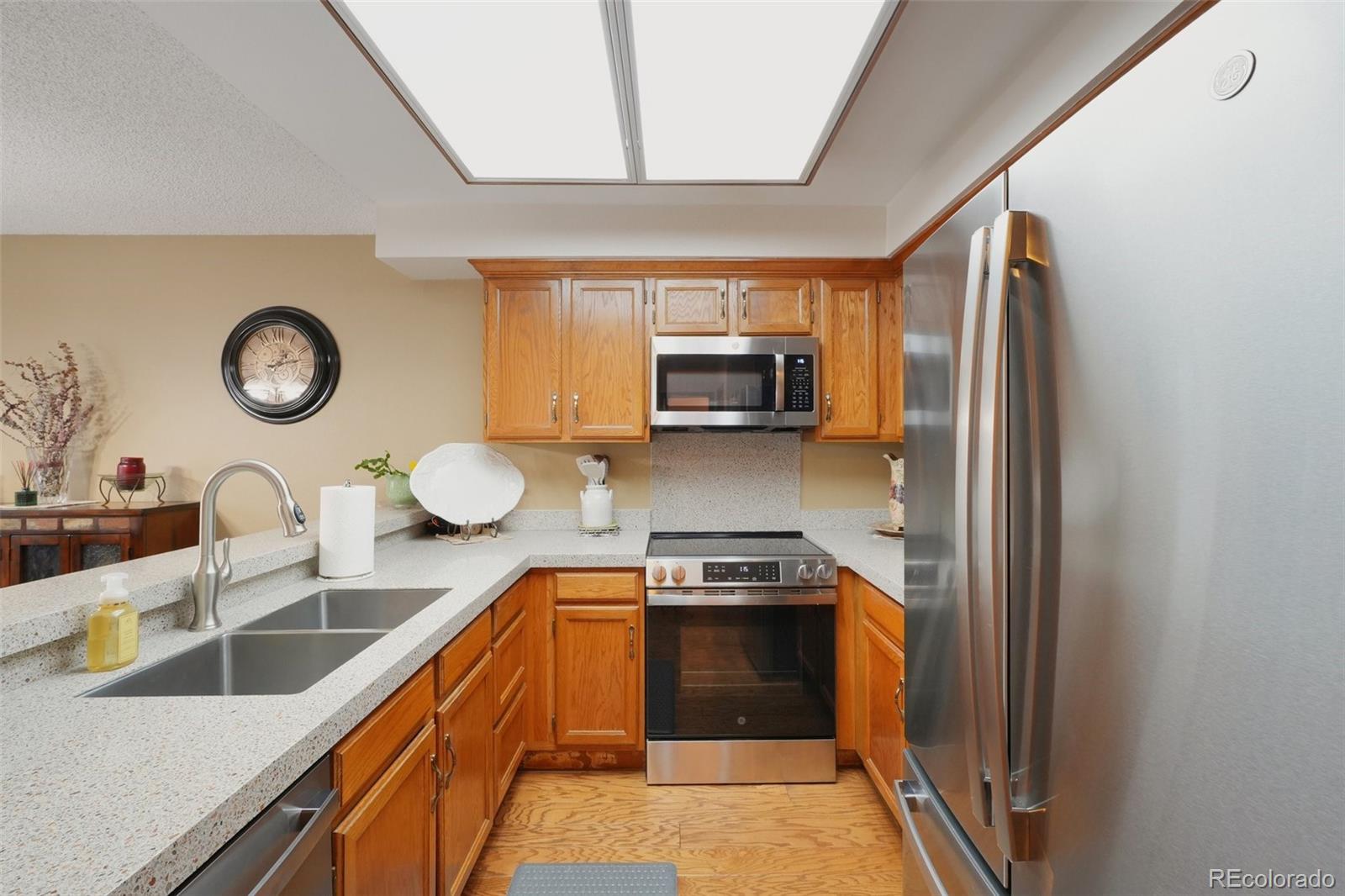 MLS Image #4 for 967 s evanston circle,aurora, Colorado