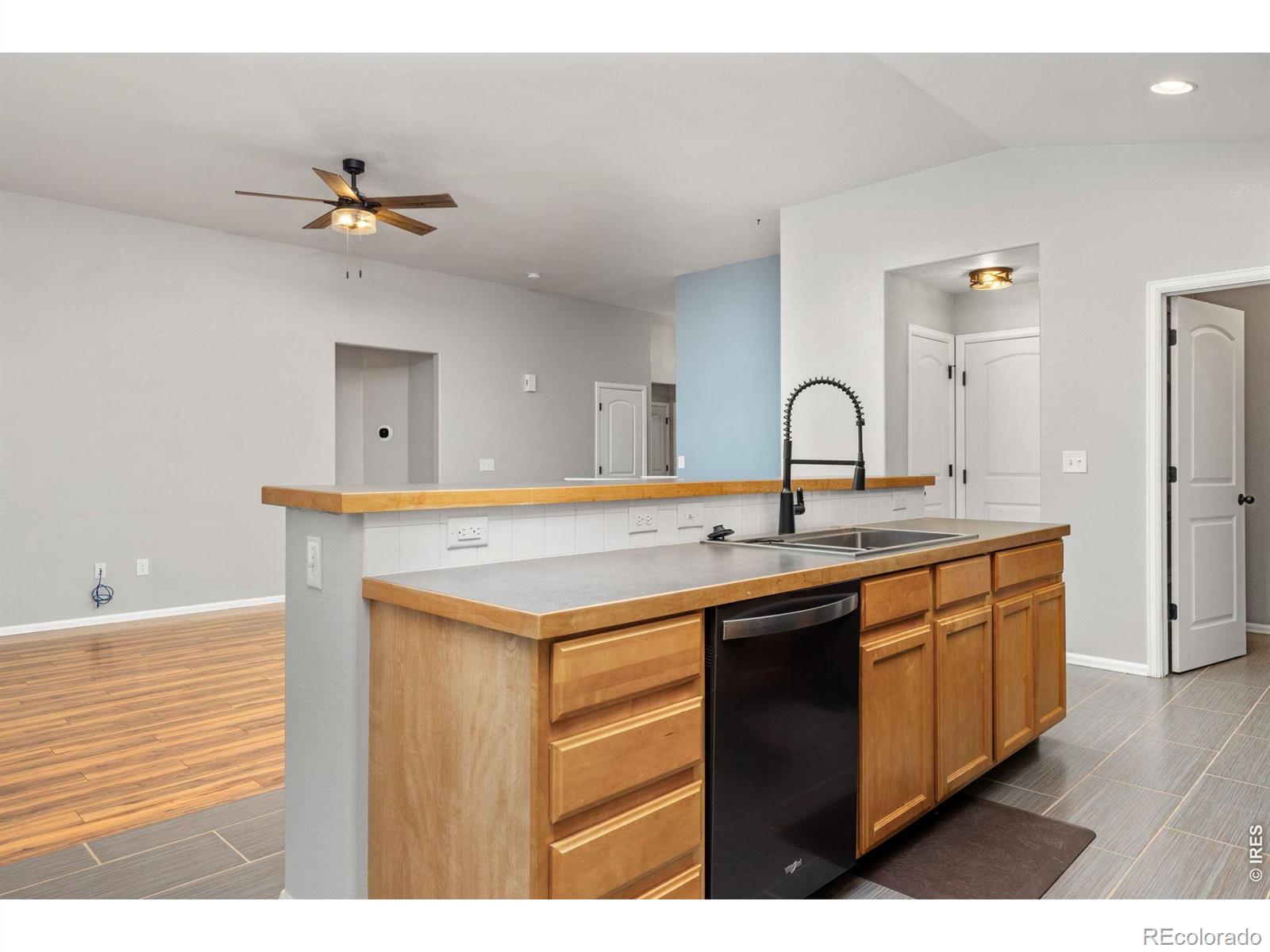 MLS Image #11 for 327  fossil drive,johnstown, Colorado
