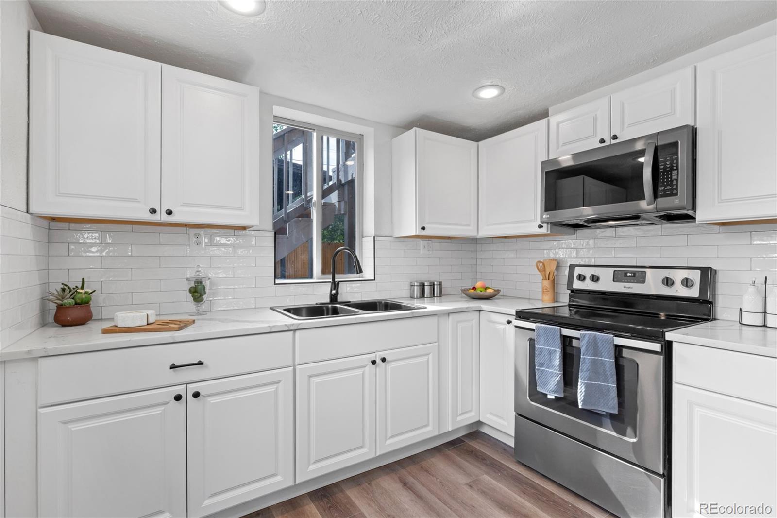 MLS Image #39 for 4823-4825  eaton street,denver, Colorado