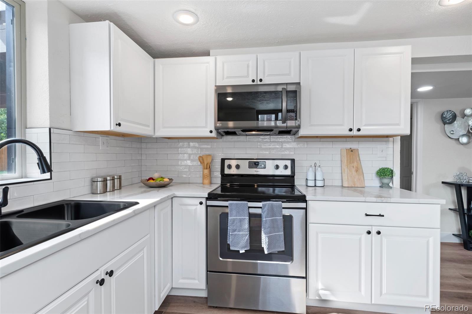 MLS Image #40 for 4823-4825  eaton street,denver, Colorado
