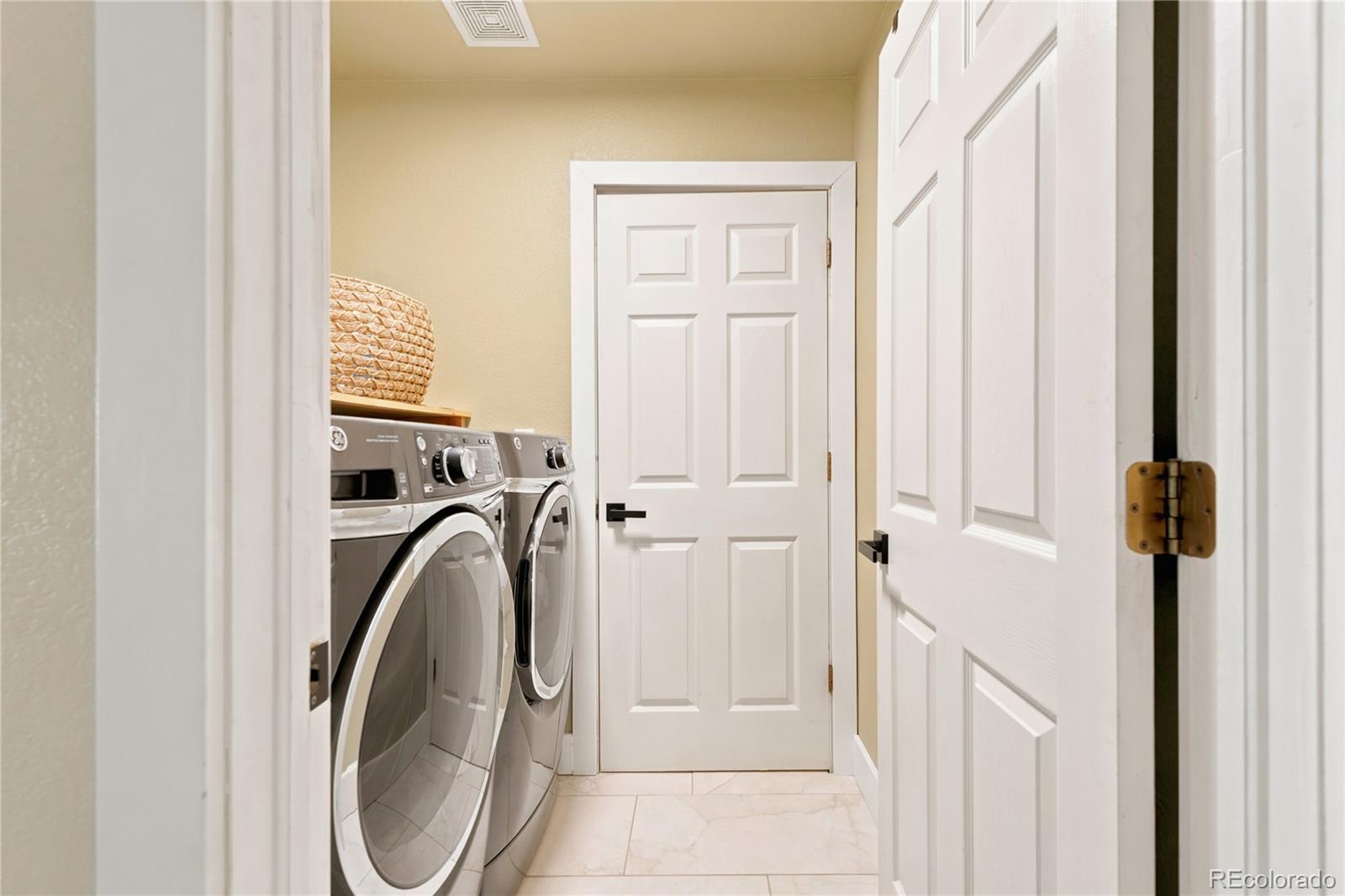 MLS Image #15 for 14310  kevin court,broomfield, Colorado