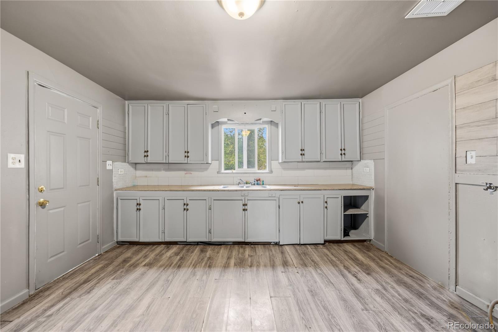 MLS Image #10 for 801  hooker street,denver, Colorado