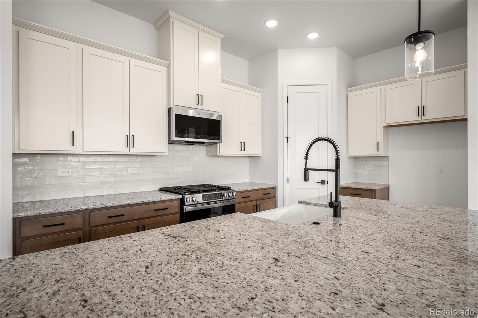 MLS Image #11 for 4405  peak crest view,colorado springs, Colorado