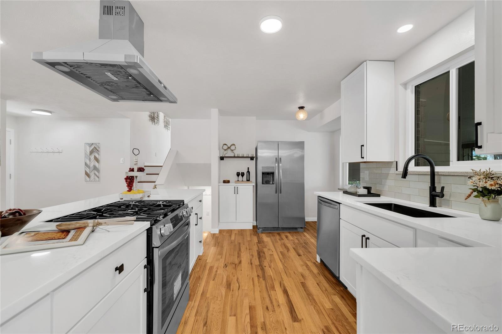 MLS Image #10 for 1569 s lee street,denver, Colorado