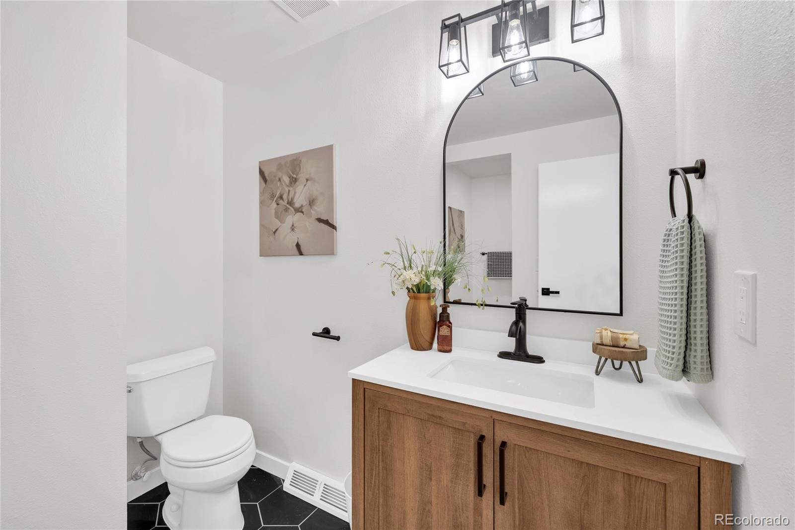 MLS Image #15 for 1569 s lee street,denver, Colorado