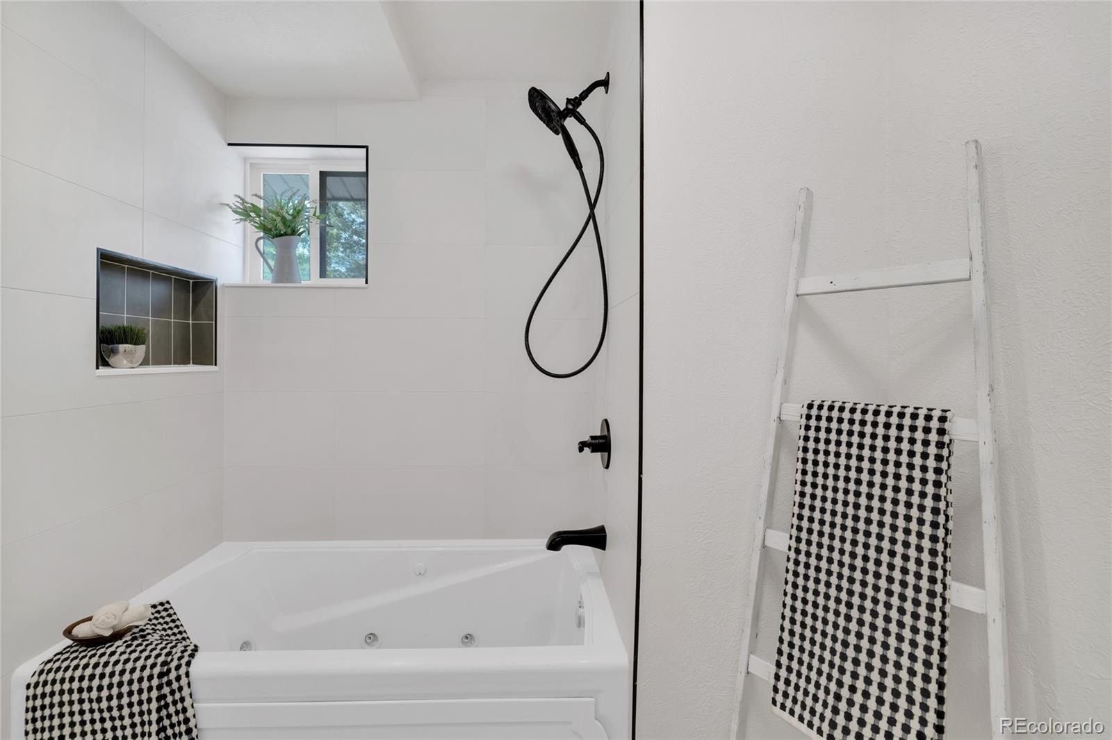 MLS Image #29 for 1569 s lee street,denver, Colorado