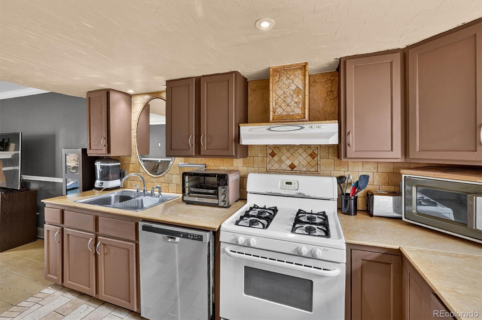 MLS Image #15 for 9431  lou drive,denver, Colorado