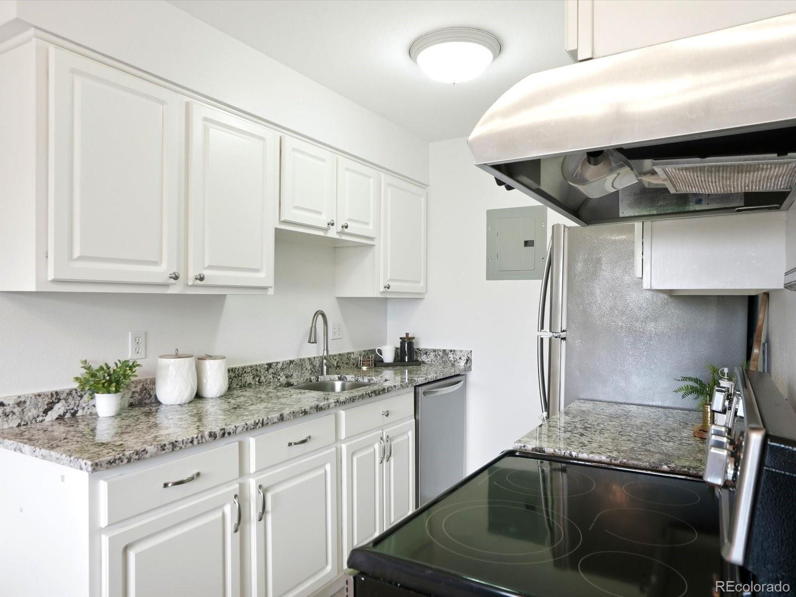 MLS Image #12 for 252 n pennsylvania street,denver, Colorado