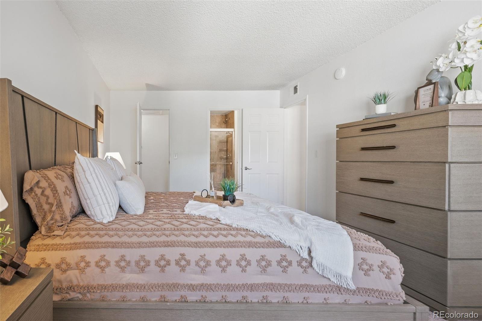 MLS Image #13 for 943 s zeno way,aurora, Colorado