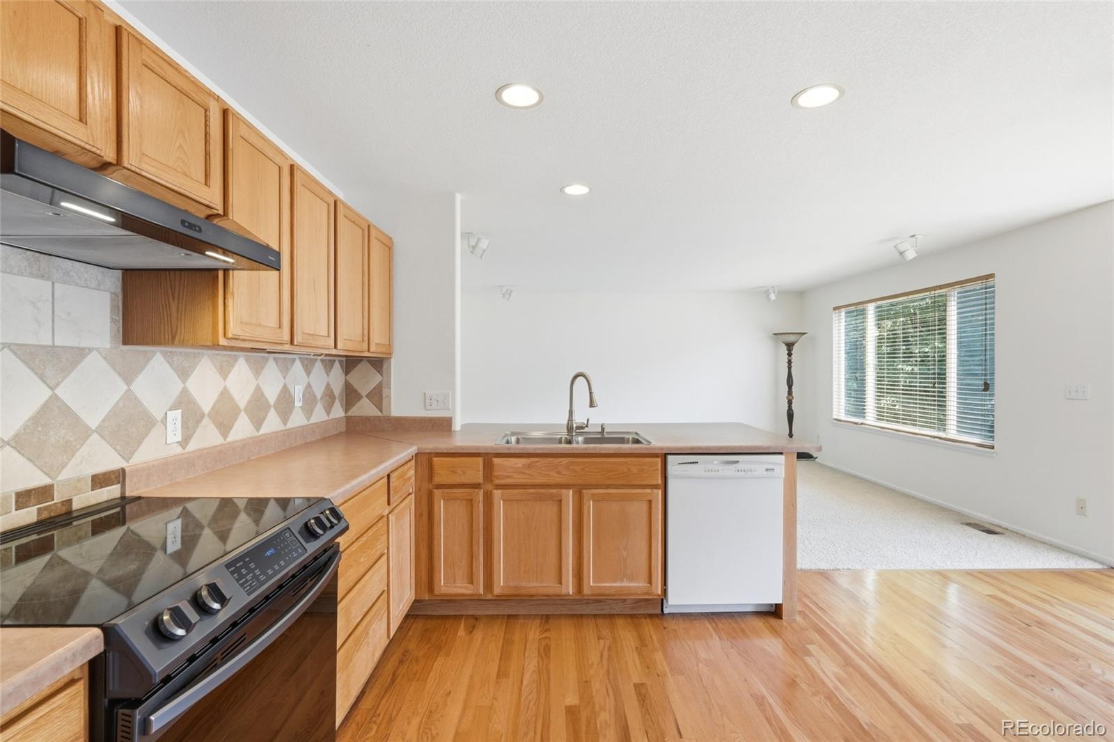 MLS Image #10 for 3583 e 106th avenue,denver, Colorado