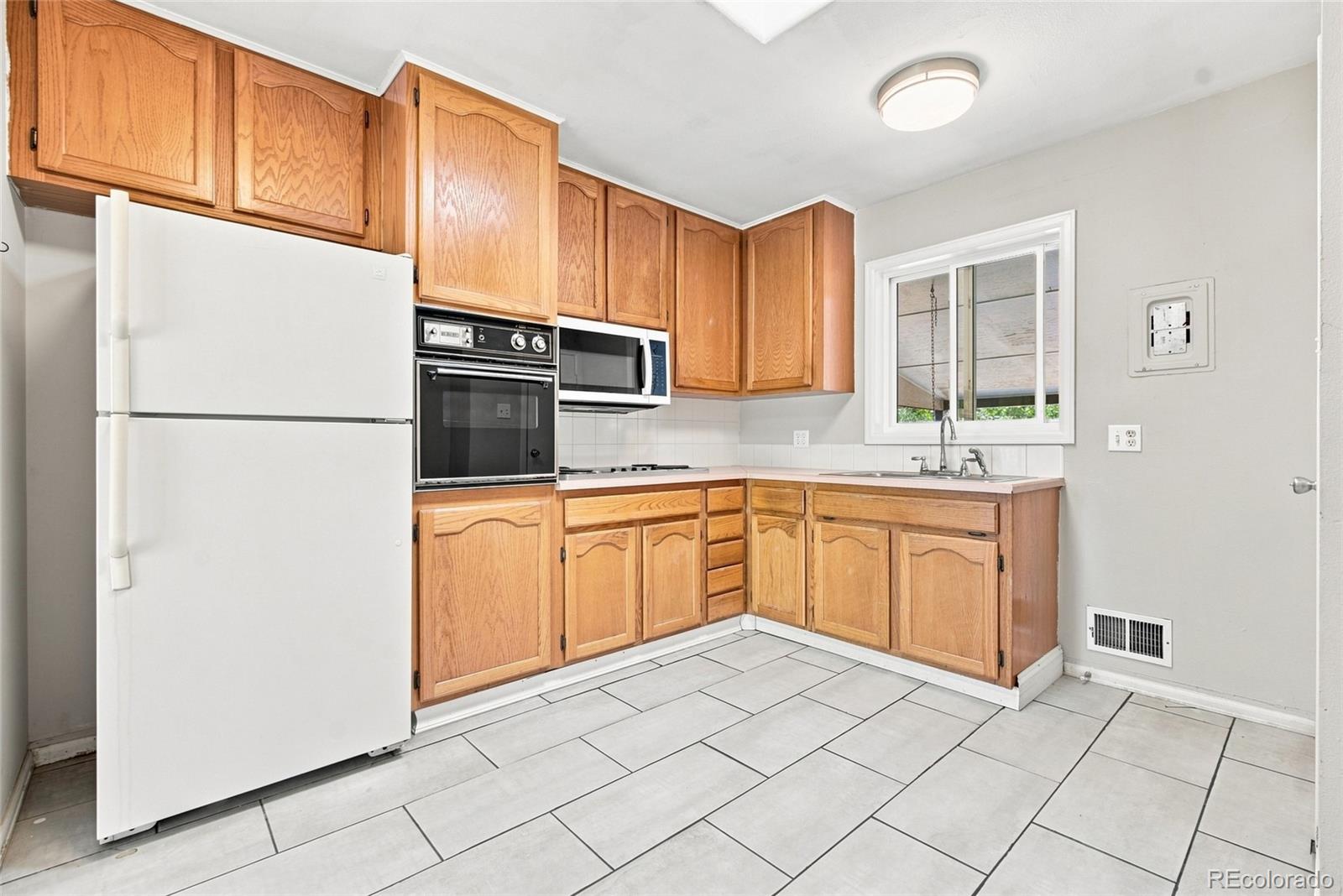 MLS Image #15 for 1476 e 111th place,denver, Colorado