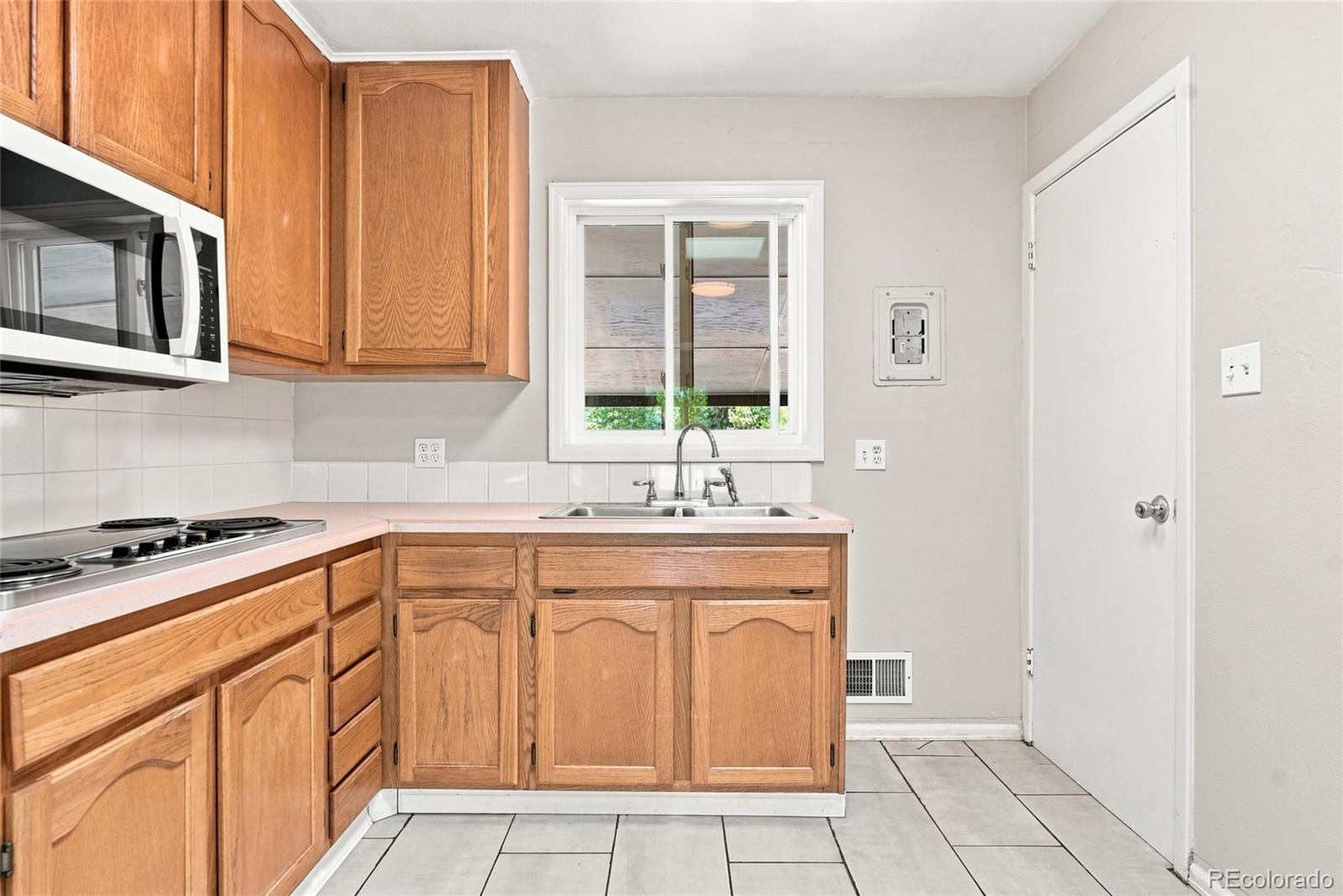 MLS Image #16 for 1476 e 111th place,denver, Colorado