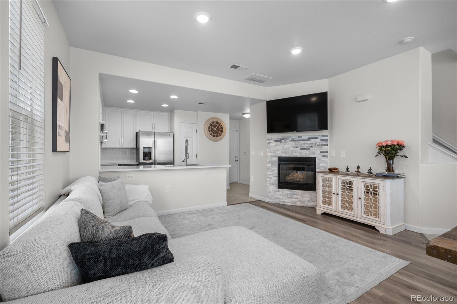 MLS Image #3 for 16170 e geddes lane 15,aurora, Colorado