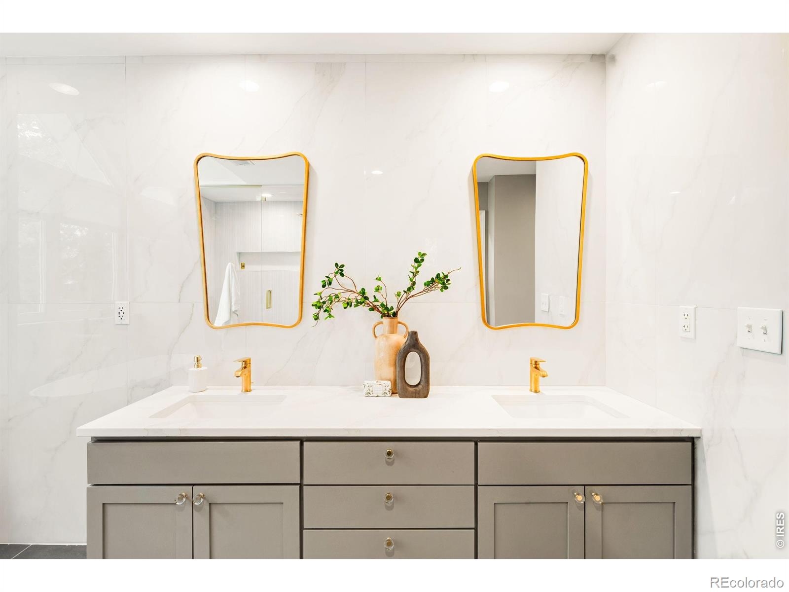 MLS Image #34 for 3045  ohm way,denver, Colorado