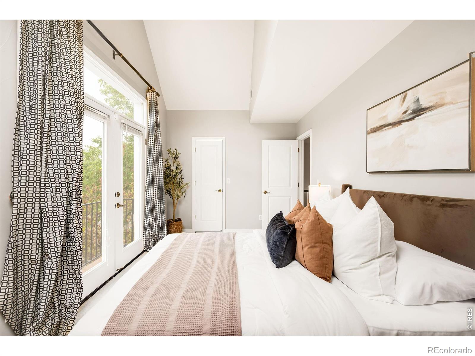 MLS Image #36 for 3045  ohm way,denver, Colorado