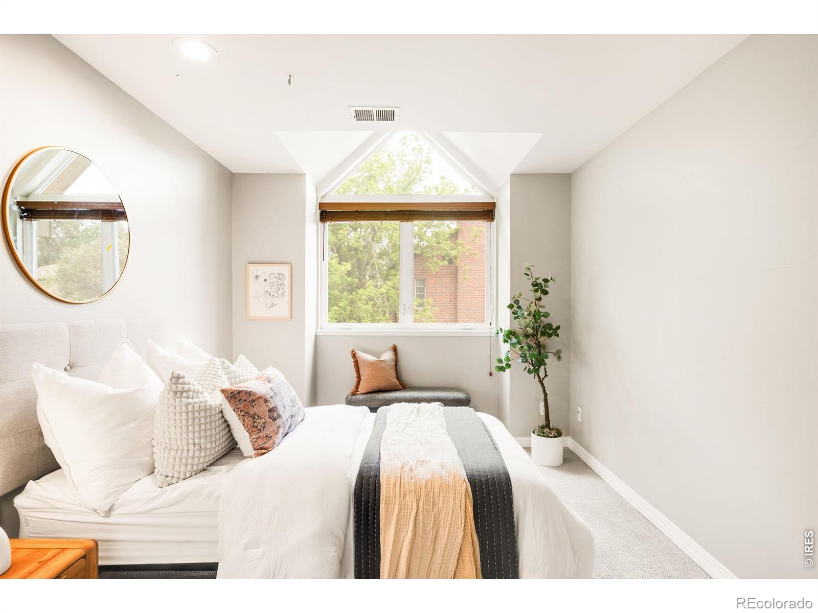 MLS Image #38 for 3045  ohm way,denver, Colorado