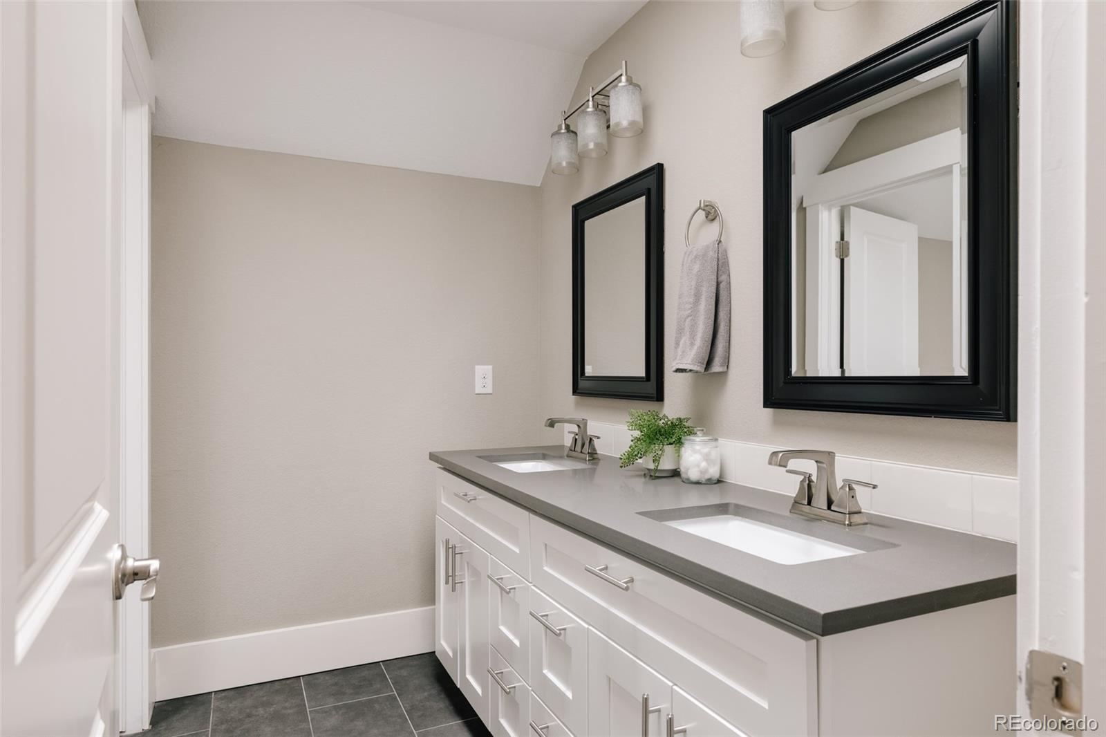 MLS Image #34 for 745 s york street,denver, Colorado