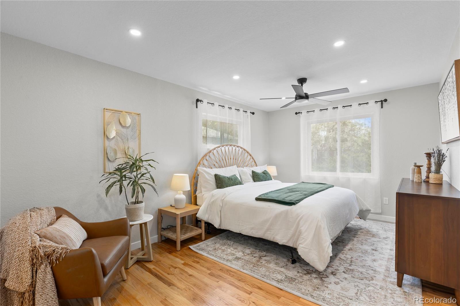 MLS Image #21 for 954 s ivy street,denver, Colorado